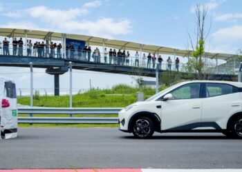 BYD ще поема разходите при катастрофи с модела си, конкуриращ FSD, нещо, което Tesla никога не е правила