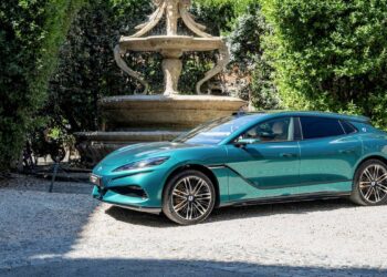 BYD ще предприеме пътуване с луксозния си електрически GT от Европа до Азия, дълго над 9 300 мили