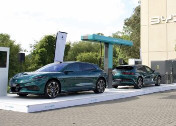 BYD значително улеснява общественото зареждане и паркиране на електромобили
