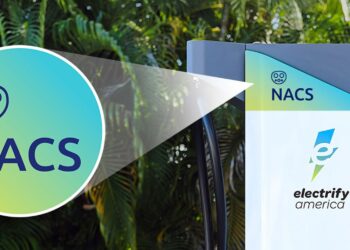 Electrify America инсталира зарядни станции на NACS в още от най-натоварените си бензиностанции