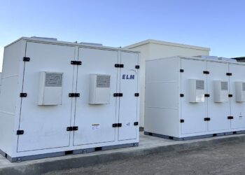 ELM MicroGrid инсталира акумулаторна система в родния си град [video]