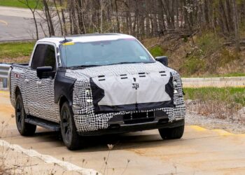 Пикапът на Ford с електрическо задвижване за 30 000 долара е все по-близо — може дори да видите такъв на пътя