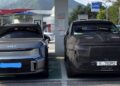 Genesis GV90 изглежда огромен, докато се зарежда до Kia EV9