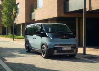 Тази седмица на изложението BIMOS „Kia“ ще представи три нови модела от серията PV5, включително 7-местен вариант