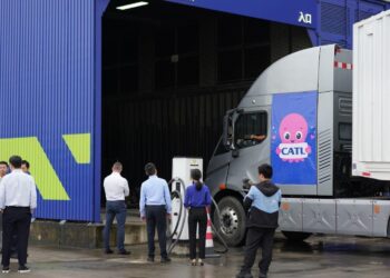 Octopus и CATL представят гигантска мрежа за смяна на батерии за електрокамиони