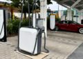 Tesla за първи път добавя автомобилен прахосмукач към станция за бързо зареждане „Supercharger“