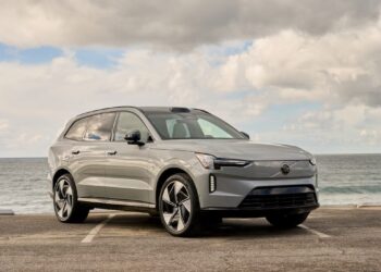 Volvo току-що направи публичното зареждане на електромобилите много по-удобно