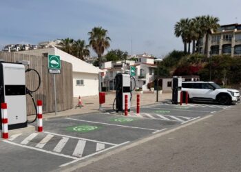 Wallbox пуска в експлоатация първите си зарядни станции за бързо DC зареждане Supernova PowerRing