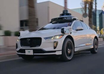 Waymo си сътрудничи с гиганта в автомобилния сектор Element, за да разшири обхвата на услугата си за роботизирани таксита