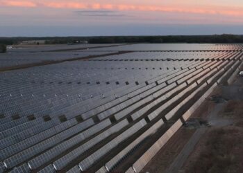 Една компания изгражда огромен соларен парк с мощност 1,4 GW за Meta
