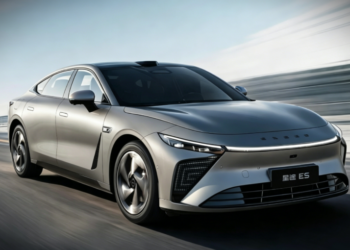 Новият модел Exeed Exlantix ES на Chery бе представен с задвижване на четирите колела и ускорение от 0 до 100 км/ч за 4,9 секунди, като предварителните продажби започват на 10 юни