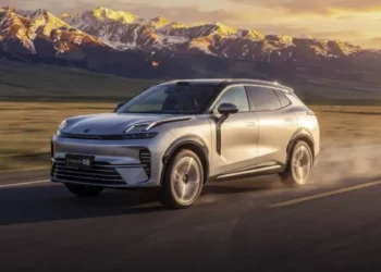 В Китай бе представена новата версия Lynk & Co 08 EM-P с пробег от 230 км в електрически режим