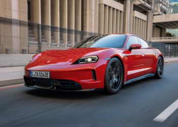 Porsche Taycan от 2027 г. е снабден с имитация на превключване на предавките, за да можете да намалите скоростта на колата си