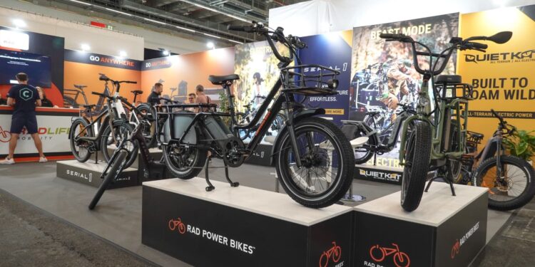 Новият собственик на Rad Power Bikes представя гамата си от електрически велосипеди на изложението „Eurobike“ 1 rad life mobility eurobike header