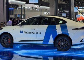 Акциите на компанията за автономно шофиране Momenta отбелязват ръст при дебюта си на борсата в Хонконг