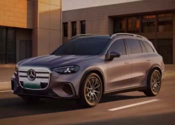 „Мерцедес“ пуска на пазара в Китай изцяло нов електрически SUV модел GLC, за да се конкурира с „Тесла“ и местните конкуренти