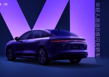 BYD представя седана Qin Max с функция за бързо зареждане, като разширява гамата от модели Qin