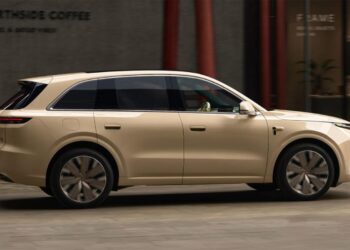 Li Auto пуска на пазара обновен SUV модел L6 на същата цена, за да съживи продажбите