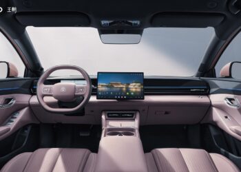 BYD представя интериора на Qin Max с наближаването на премиерата