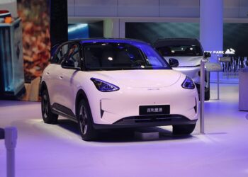 Според доклад, „Geely“ се съгласява да поеме част от испанския завод на „Ford“