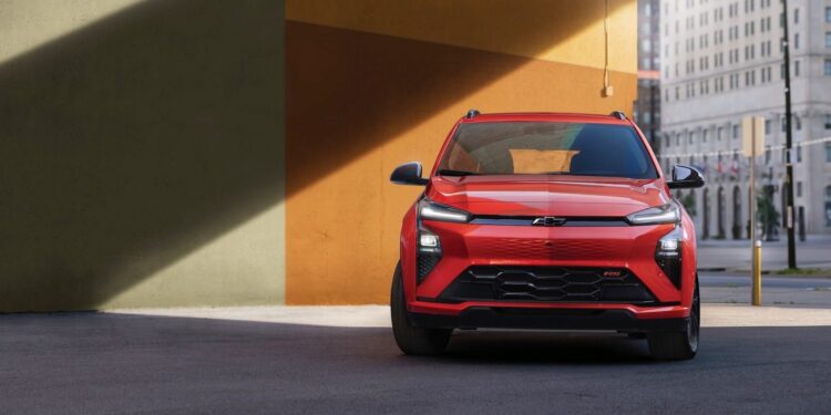 GM засипва дилърите с електромобили Bolt – това ли е част от плана? 1 2027 Chevrolet Bolt RS front 1