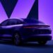 BYD представя новия електромобил Qin Max с функция „Flash Charging“, насочен към младите купувачи