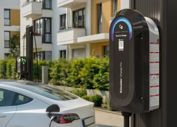 Модернизираното зарядно устройство за електромобили на Schneider Electric, което не изисква приложение, вече разполага с NACS