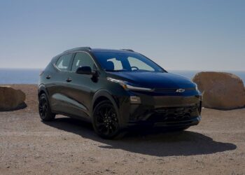 Продажбите на Chevy Equinox EV спадат с 41%, но новите модели Bolt и електромобилите на Cadillac компенсират този спад