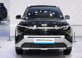 „Хюндай“ представя нов концептуален 7-местен електрически миниван
