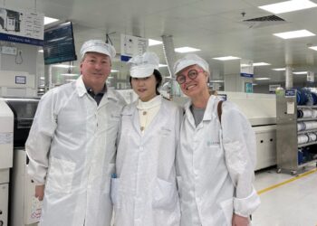 Какво видях във фабриката за зарядни станции за електромобили на Lectron в Китай