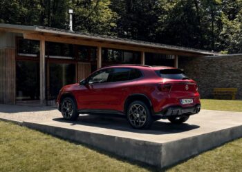Новият Mercedes GLA EV е по-голям, по-умен и има пробег от над 400 мили