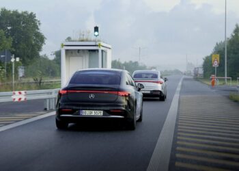 Двама лидери в производството на твърдотелни батерии за електромобили обединяват усилията си, за да разширят мащаба на тази „революционна“ технология