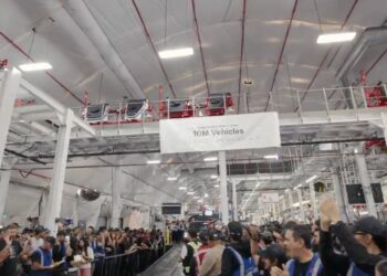 „Тесла“ достигна 10 милиона автомобила — но растежът на продажбите на електромобилите ѝ е в застой