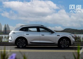 Тримоторният Avatr 07L на Changan стартира предварителните продажби в Китай с мощност от 955 hp