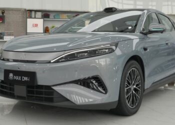 Седанът BYD Qin Max пристигна при дилърите преди официалното му представяне, насрочено за 13 август