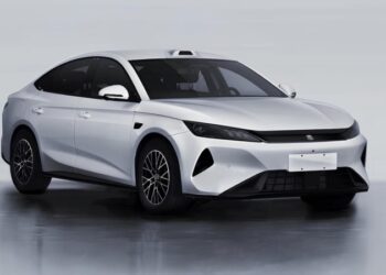 Новият BYD Qin Plus бе представен в Китай, оборудван с LiDAR, за да навлезе на масовия пазар