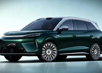 BYD представи електромобила Tang от серия 8 с максимална скорост 250 км/ч, пробег 800 км и двигател с мощност 300 кВт
