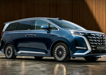 BYD Denza D9 добавя нова версия с пробег от 1 480 км и функция за бързо зареждане, като намалява цената с 4 400 USD