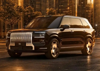 Петместният хибриден SUV Zeekr 9X стартира предварителните продажби в Китай с мощност от 1 381 hp и батерия 6C