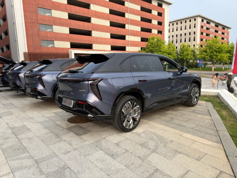 Обновеният Hongqi Tiangong 08 с 800-волтова архитектура стартира предварителна продажба в Китай, като цените започват от 26 400 USD 3 e59bbee78987 4 800x599 1
