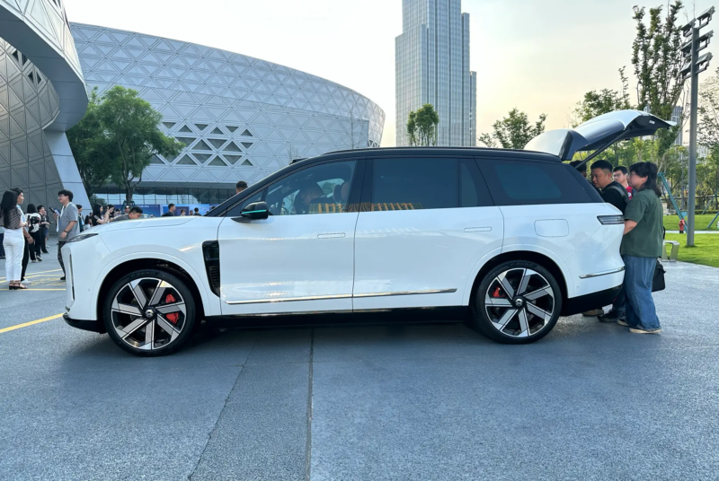 Nio ES8 разширява гамата си с нов петместен модел и опция BaaS, чиято цена започва от 40 400 USD 2 e59bbee78987 48 800x536 1