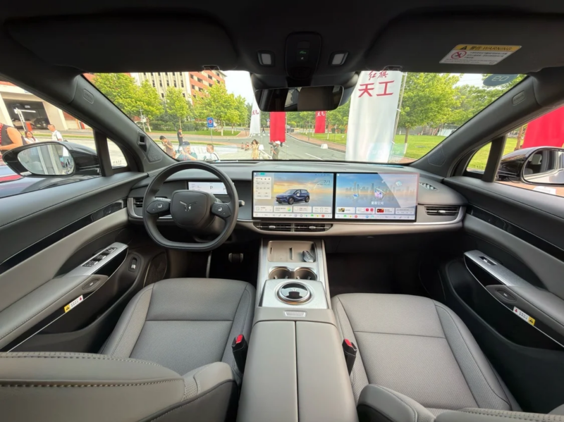 Обновеният Hongqi Tiangong 08 с 800-волтова архитектура стартира предварителна продажба в Китай, като цените започват от 26 400 USD 4 e59bbee78987 5 800x599 1