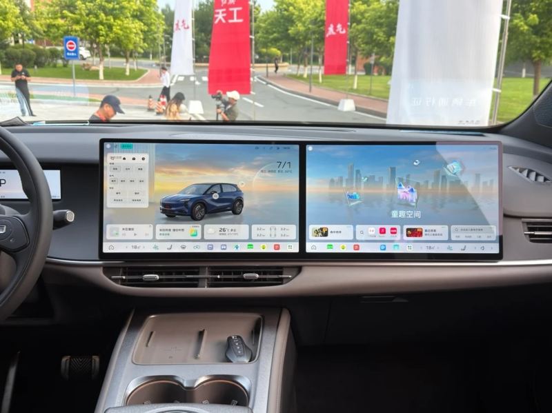 Обновеният Hongqi Tiangong 08 с 800-волтова архитектура стартира предварителна продажба в Китай, като цените започват от 26 400 USD 5 e59bbee78987 6 800x599 1