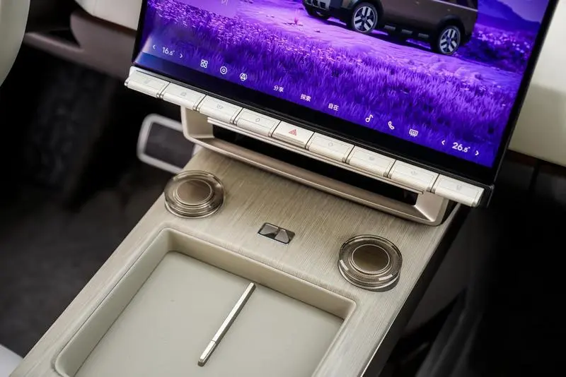 Chery и Jaguar Land Rover представят интериора на първия си съвместен SUV – Freelander 8 2 e59bbee78987 86