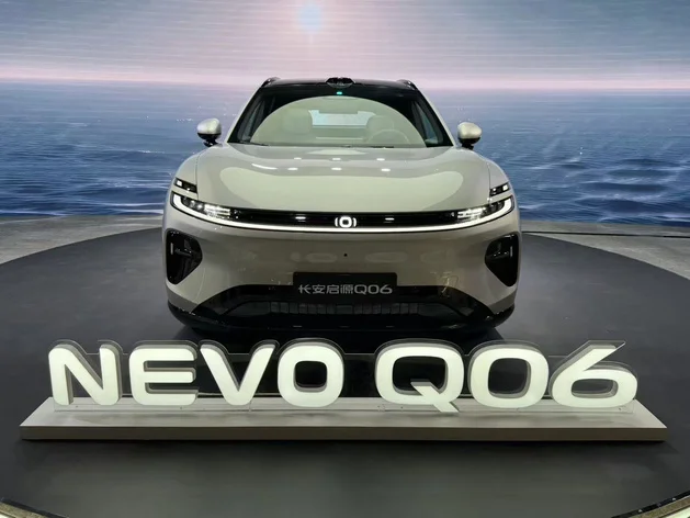 Changan Nevo Q06 дебютира с задно задвижване с два електродвигателя и ултрабързо зареждане 6C 2 e59bbee78987 93