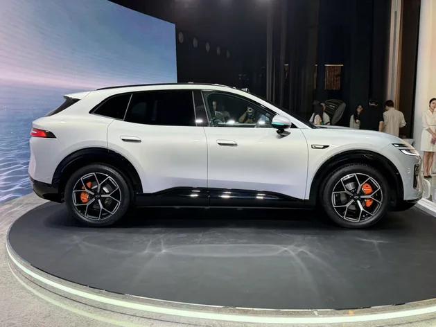 Changan Nevo Q06 дебютира с задно задвижване с два електродвигателя и ултрабързо зареждане 6C 3 e59bbee78987 94