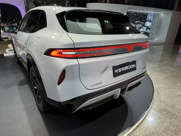 Changan Nevo Q06 дебютира с задно задвижване с два електродвигателя и ултрабързо зареждане 6C 4 e59bbee78987 95