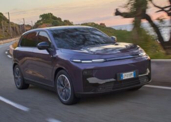 Кросоувърът Leapmotor B10 бе представен в Северна Америка
