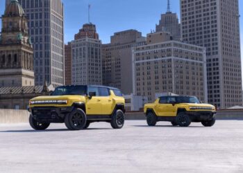 GMC отбелязва 25-годишнината на Hummer с ограничена серия електромобили „ICON“, докато продажбите спадат с 55%