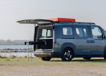 Живот в микробус: Vantrack обещава кемпер на базата на Kia PV5, който наистина може да се купи